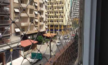 Apartamento 55m², 01 dormitório e 01 banheiro.    Condomínio com portaria.   Excelente localização á 9 minutos andando para a estação do metrô