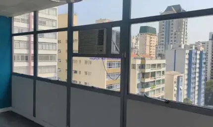 Conjunto comercial 108m², 04 salas, 04 banheiros e 02 vagas na garagem.  condomínio com recepção e segurança.  excelente localização