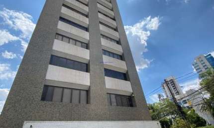 Conjunto Comercial 90.12m², 01 banheiro e 01 vaga na garagem.  Condomínio com recepção e segurança.  Excelente localização