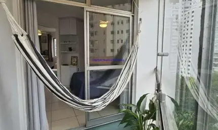 Apartamento 45m², 01 dormitório, 01 banheiro e 01 vaga de garagem.  Condomínio com segurança, portaria, piscina, academia, salão de festas