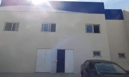 Galpão 1.060m², 03 banheiros.  Excelente localização entre as Ruas Estéfano, Cesário Ramalho e Dona Ana Néri.