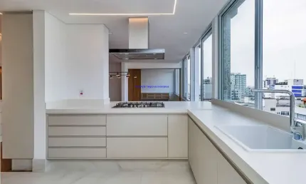 Apartamento 289,60m², 03 dormitórios (sendo 02 suítes), 03 banheiros  e 02 vagas de garagem.  Condomínio com Segurança e Portaria.  Excelente