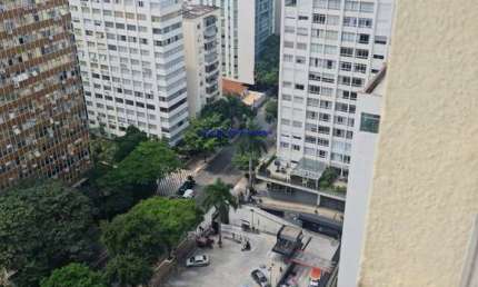 Apartamento Studio 34m², 01 dormitório e 01 banheiro.  Condomínio com portaria, segurança e salão de festas.  Excelente localização