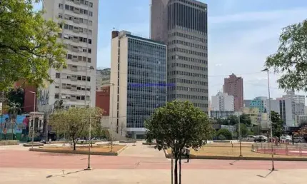 Apartamento Studio 45m², 1 dormitório e 1 banheiro.  Condomínio com portaria e segurança.  Ótima localização entre as Ruas da Consolação
