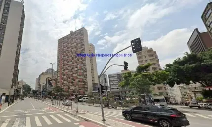 Prédio 1.800m², 09 andares, 04 conjuntos comerciais por andar, 03 lojas e 13 banheiros .   Excelente localização