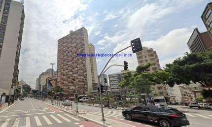 Prédio 1.800m², 09 andares, 04 conjuntos comerciais por andar, 03 lojas e 13 banheiros .   Excelente localização