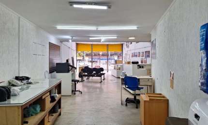 Prédio 659m² e 06 banheiros.  Excelente localização á 1 minuto andando para a estação do metrô Japão Liberdade; Entre a Praça Carlos Gomes