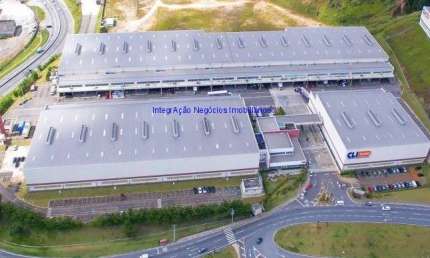 Galpão 1.563,09m² e 4 banheiros..  Excelente localização, Avenida Presidente Vargas e Estrada da Roselândia.  Todas as informações aqui anunciadas
