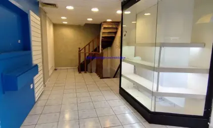Loja 60m² e 01 banheiro.  condomínio com segurança.  excelente localização, á 4 minutos andando para a estação do metrô republica; entre as ruas marco