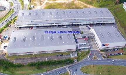 Galpão 1.789,55m² e 4 banheiros..  Excelente localização, Avenida Presidente Vargas e Estrada da Roselândia.