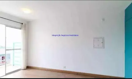 Apartamento 56m², 02 dormitórios, 01 banheiro e 01 vaga de garagem.  Condomínio com portaria, segurança, academia, churrasqueira e playground.