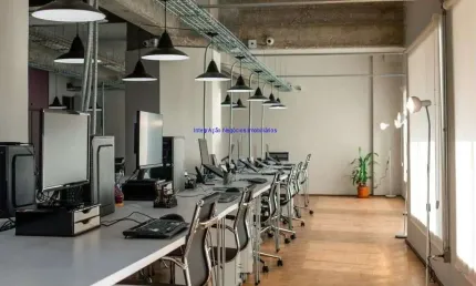 Conjunto comercial mobiliado 150m², 01 copa e 02 banheiros.  condomínio com recepção e segurança 24hrs.  excelente localização
