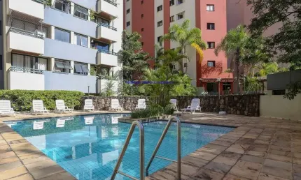Apartamento 42m², 01 dormitório, 01 banheiro e 01 vaga na garagem.  Condomínio com portaria 24hrs, piscina, academia e salão de festa.  Excelente loca