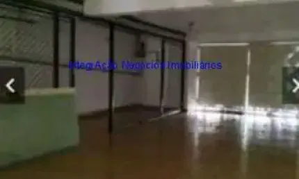 Casa 200m², 07 dormitórios sendo 01 suíte, 04 banheiros e 04 vagas na garagem. excelente localização, próximo a av. 23 de maio.