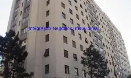 Apartamento 70m², 02 dormitórios (sendo 01 suíte) e 02 banheiros.  Condomínio com portaria e segurança.  Excelente localização entre as Avenidas Nove