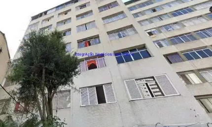 Apartamento Studio 30m², 01 dormitório e 01 banheiro.  Condomínio com portaria e segurança.  Excelente localização á 10 minutos andando para a estação