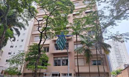 Apartamento 114m², 02 dormitórios e 02 banheiros.  Condomínio com portaria e segurança.  Excelente localização á 5 minutos andando para a estação