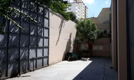 Galpão 805m².  Excelente localização entre as Ruas do Lavapés, Scuervo e dos Tapes. Próximo da estação do metrô São Joaquim.