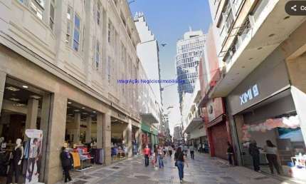 loja 989m² e 02 banheiros .  Excelente localização á 3 minutos andando para a estação do metrô Sé; Entre as Ruas São Bento, Joé Bonifácio e Quintino