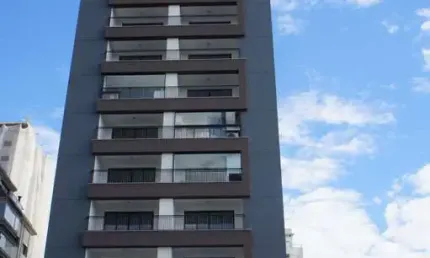 Apartamento Studio MOBILIADO 38m², 01 dormitório, 01 banheiro e 01 vaga na garagem.  Condomínio com portaria , piscina, piscina aquecida