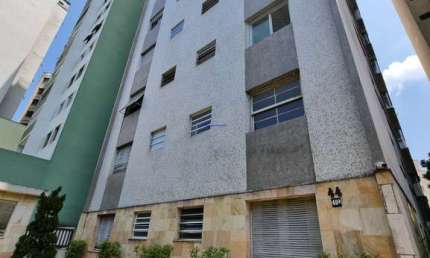 Apartamento 35m², 01 dormitório, 01 banheiro e 01 vaga na garagem.  Condomínio com portaria 24hrs.  Excelente localização