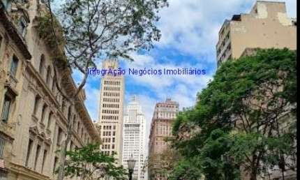 Apartamento  88m², 02 dormitórios e 01 banheiro.  Condomínio com portaria e segurança.  Excelente localização