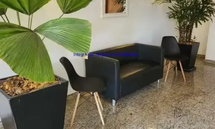 Apartamento 99m², 02 dormitórios, 2 banheiros e 01 vaga na garagem.  Condomínio com portaria e segurança 24hrs, salão de festa e jardim.   Excelente
