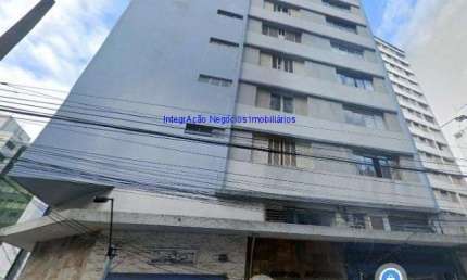 Apartamento Studio MOBILIADO 35m², 1 dormitório, 1 banheiro. Cozinha, área de serviço e banheiro grandes e independentes.  Condomínio com portaria,