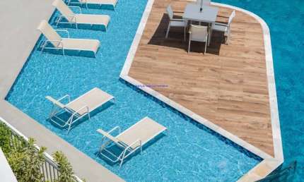 Studio MOBILIADO 37m², 01 dormitório, 01 banheiro e 01 vaga na garagem.  Condomínio com portaria, segurança 24hrs, piscina, academia e salão de festa