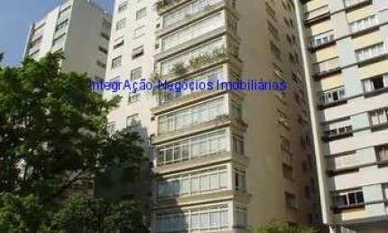 Apartamento 400m², 04 dormitórios (sendo 01 suíte), 04 banheiros e 02 vagas de garagem.  Condomínio com recepção, segurança e academia.  Excelente