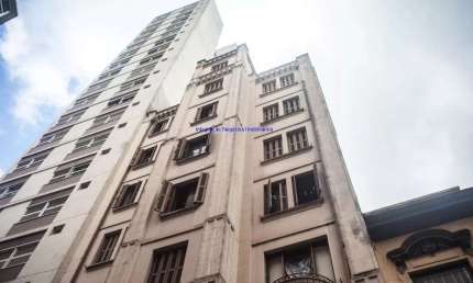 Apartamento 40m², 01 dormitório e 01 banheiro.  Condomínio com portaria, segurança 24hrs.  Excelente localização