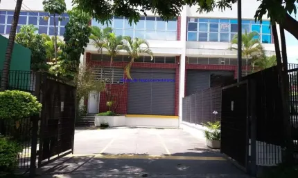 Galpão 800m², 02 banheiros e 03 vagas na garagem.  Excelente localização entre as Alamedas Rio Preto, Juari e Inajá.  Todas as informações aqui anunci