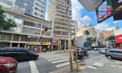 Loja  186,49m² e 02 banheiros.  Excelente localização á 7 minutos andando para a estação do metrô Consolação; Entre as Ruas Fernando de Albuquerque, B