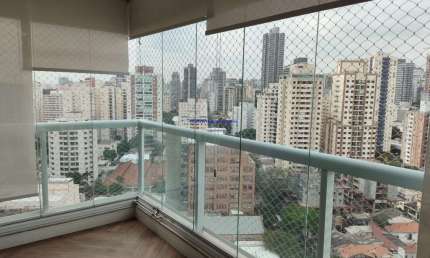 Apartamento 150m², 03 dormitórios (sendo suítes), 04 banheiros e 03 vagas de garagem.  Condomínio com portaria, segurança, piscina, salão de festas