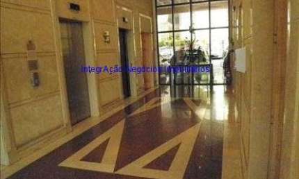 Conjunto comercial 42,32M², muito bem conservado, com banheiro, ar condicionado e 1 vaga de garagem.  Ótima Localização, próximo Berrini, Estação CPTM