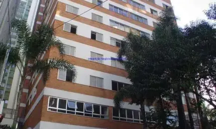 Apartamento 100m², 02 dormitórios (sendo 01 suíte), 02 banheiros e 02 vagas de garagem.  Condomínio com portaria, salão de festa, academia