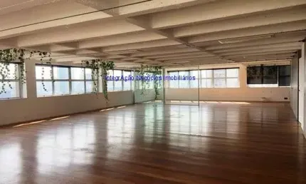 Conjunto comercial 201m², 04 banheiros e 02 vagas na garagem.  condomínio com recepção e segurança.  excelente localização entre as ruas campo verde