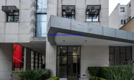 Conjunto Comercial 42m², 01 copa, 02 banheiros e 01 vaga de garagem.  Condomínio com recepção e segurança.  Excelente localização á 9 minutos andando
