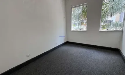 Conjunto comercial 51,75m², 02 salas e 02 banheiros.  Excelente localização, á 10 minutos andando para a estação do metrô Santa Cecilia