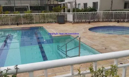 Apartamento 70m², 02 dormitórios (sendo suítes), 03 banheiros e 01 vaga de garagem.  Condomínio com portaria, segurança, academia, piscina