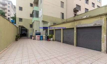 Apartamento 78m², 02 dormitórios, 01 banheiro e 01 vaga de garagem.  Condomínio com portaria e segurança.  Excelente localização