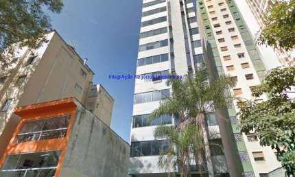 Conjunto Comercial 37m²,  02 banheiros e 01 vaga de garagem.  Condomínio com portaria, segurança e recepção.  Excelente localização