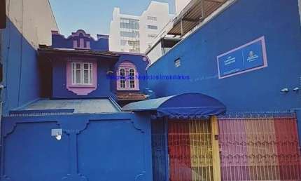 Casa 408m², 08 salas, 04 banheiros e 04 vagas de garagem.  Excelente localização á 9 minutos andando para a estação do metrô Consolação