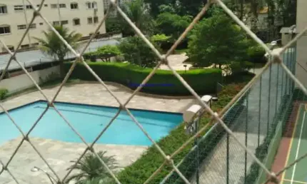 Apartamento 48m², 02 dormitórios, 01 banheiro e 01 vaga na garagem.  condomínio com portaria, segurança, piscina, área verde, churrasqueira