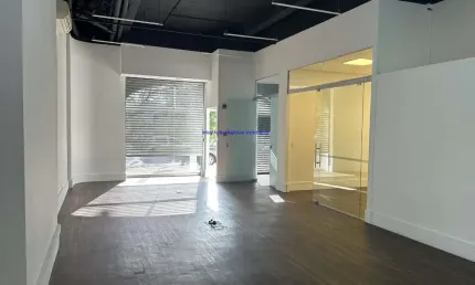 Loja 100m², 02 banheiros e 04 vagas de garagem.  Excelente localização, a 8 minutos andando para a estação do metrô Cidade Jardim