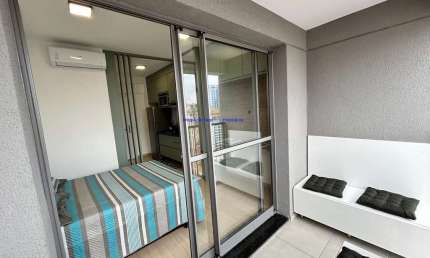 Apartamento Studio MOBILIÁDO 25m², 01 dormitório e 01 banheiro.  Condomínio com portaria, piscina, salão de festa e academia.  Excelente localização