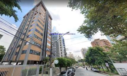 Conjunto Comercial 59.48m², 01 banheiro e 01 vaga na garagem.  Condomínio com recepção e segurança 24hrs.  Excelente localização