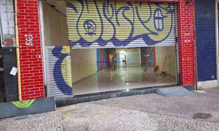 Loja 340m² , 06 banheiros,  fumodromo e área aberta.  Excelente localização, a 08 minutos andando para  estação do metrô Republica;
