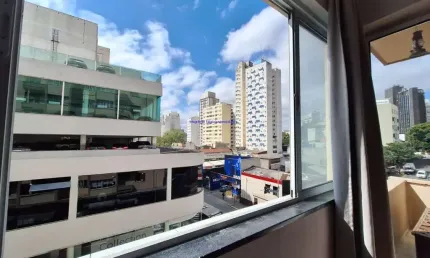 Apartamento 96m², 02 dormitórios e 02 banheiros.  condomínio com portaria, elevadores e zelador.  excelente localização á 6 minutos andando