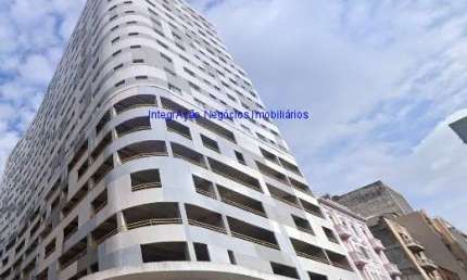Apartamento mobiliado 50m², 01 dormitório e 01 banheiro.  Condomínio com portaria e segurança.  Excelente localização
